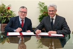 Massimo Inguscio, president of CNR and Stefano Pileri, CEO of Italtel Massimo Inguscio, president of CNR and Stefano Pileri, CEO of Italtel